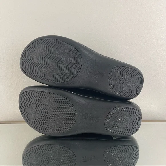 ALEGRIA Black Leather Floral Paisley Embossed Keli Professional Slip On Loafers - Picture 11 of 12